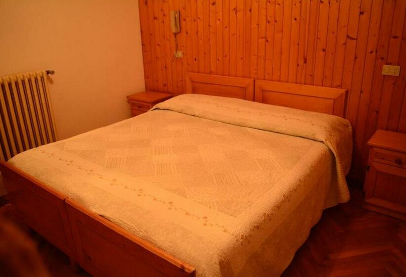 اتاق یک تخته با تراس, Albergo Alpina