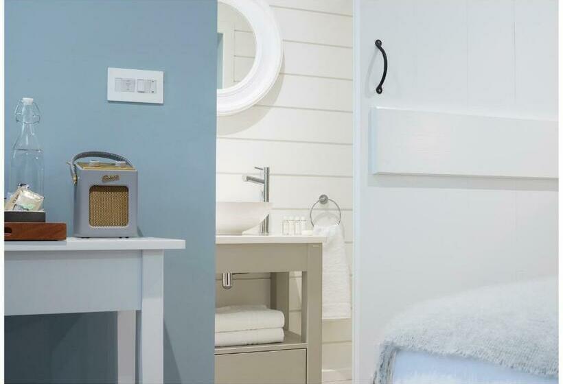 غرفة ديلوكس سرير كينج, The Three Hills