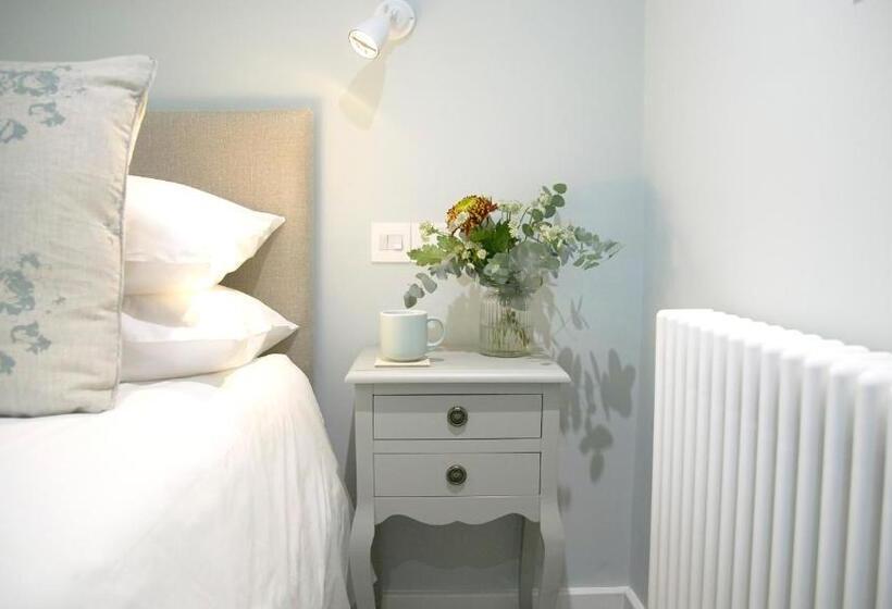 غرفة ديلوكس, The Three Hills