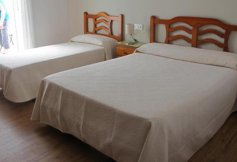 Номер Стандарт Трехместный, Hostal Onteniente