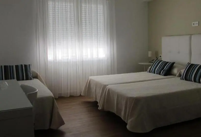スタンダードトリプルルーム, Hostal Onteniente