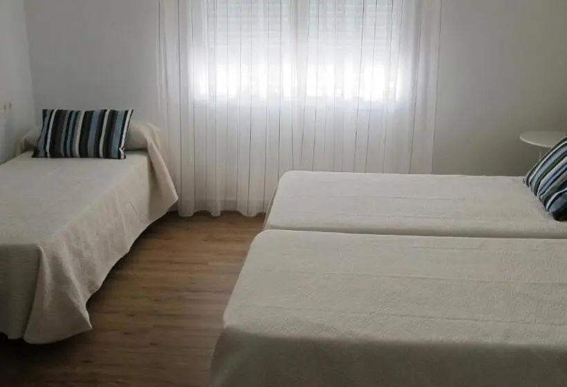 スタンダードトリプルルーム, Hostal Onteniente