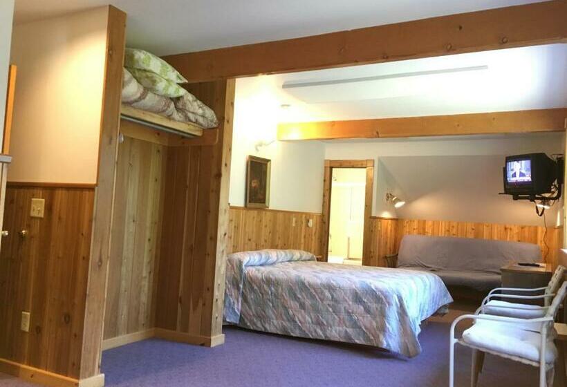 חדר משפחתי, Slide Mountain Forest House