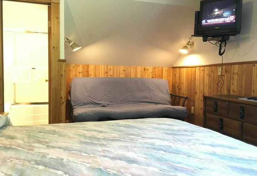 חדר משפחתי, Slide Mountain Forest House