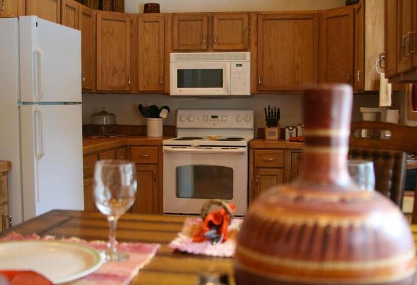 جناح ديلوكس مطل على الجبل, Shady Brook Inn Village/resort