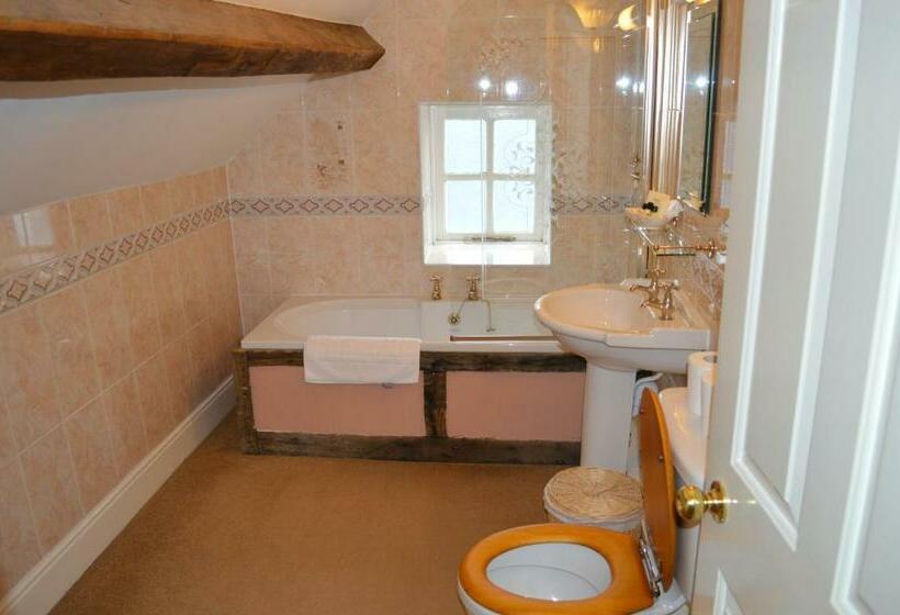 غرفة قياسية, Brigands Inn