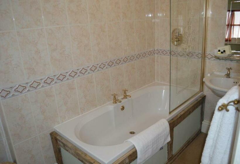 غرفة قياسية, Brigands Inn