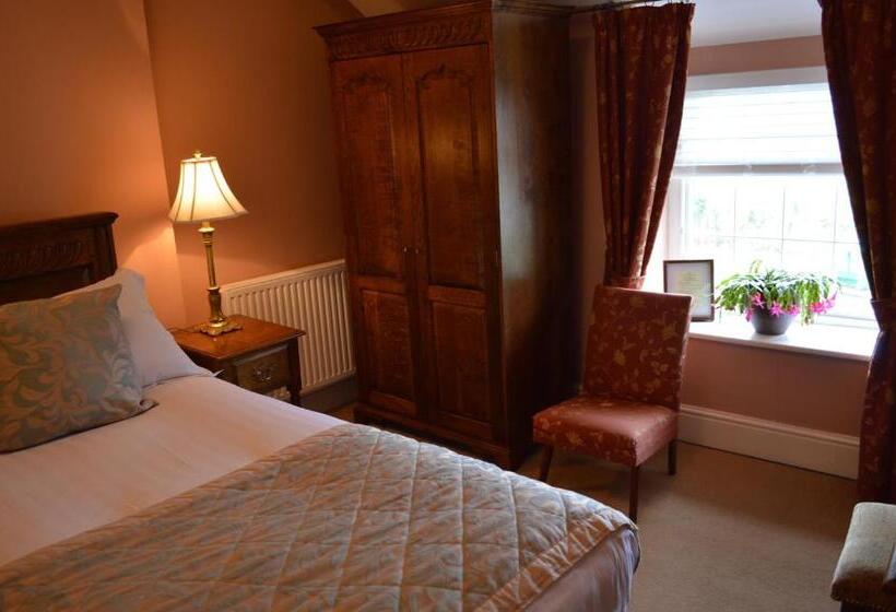 غرفة عائلية, Brigands Inn