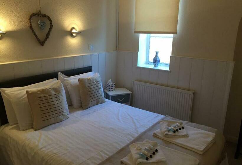 Апартаменты 2 Спальни, The Feathers