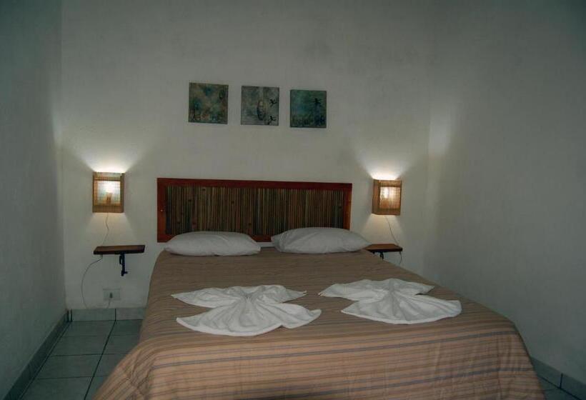 스탠다드 트리플 룸, Art Hotel Cristal De Igatu