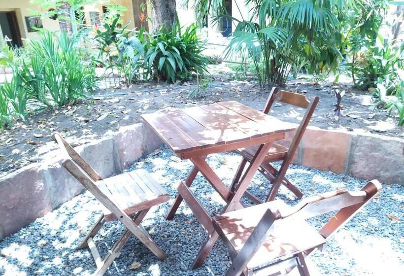 带阳台标准四人间, Art Hotel Cristal De Igatu