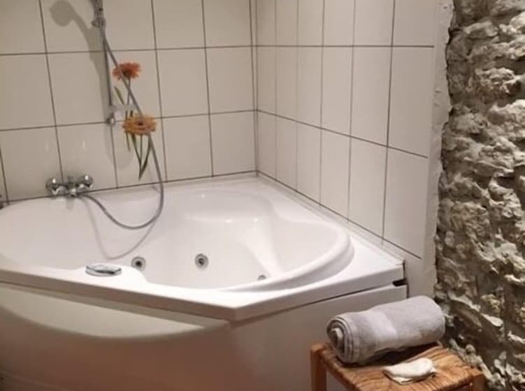Номер Стандарт Трехместный, Chambres D'hotes Les Hirondelles