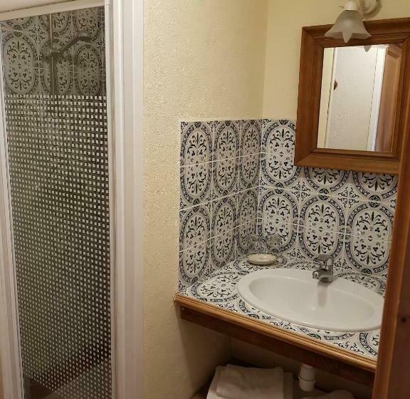 Номер Basic, Les Roberderies