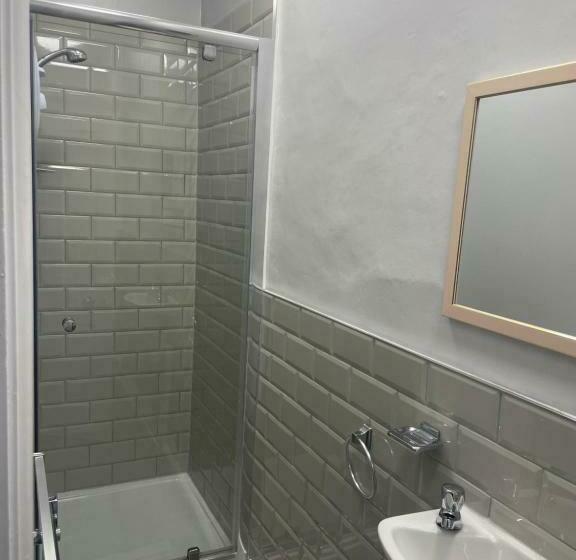 スタンダードルーム, The Boyne Arms