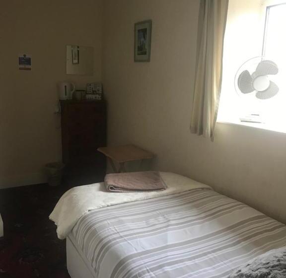 غرفة قياسية فردية, The Penruddocke Arms