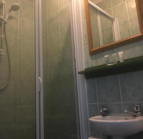 غرفة قياسية فردية, The Penruddocke Arms