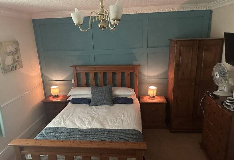 家庭间, The Penruddocke Arms