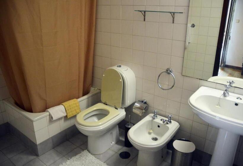 דירת שני חדרים, Casa Do Carvalho