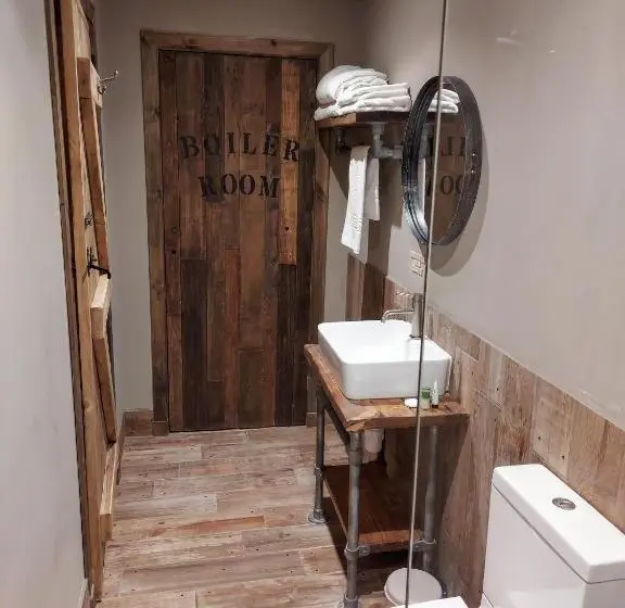 キングサイズベッドのスタンダードルーム, Trawden Arms Community Owned Pub