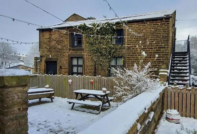 キングサイズベッドのスーペリアルーム, Trawden Arms Community Owned Pub