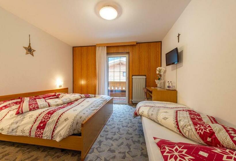 غرفة قياسية ثلاثية, Villa Clara