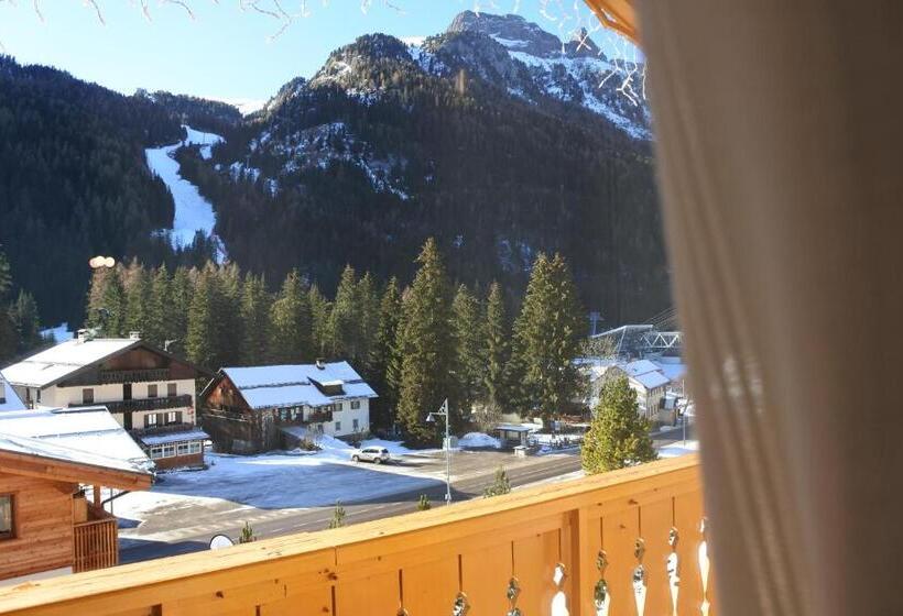 غرفة قياسية ثلاثية, Villa Clara