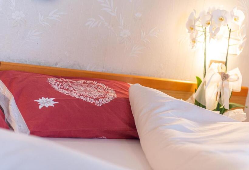 غرفة قياسية رباعية, Villa Clara