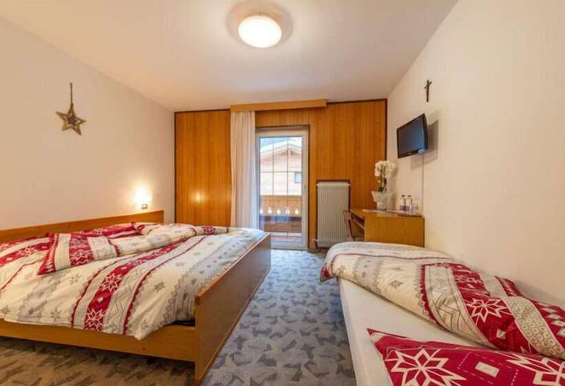 غرفة قياسية ثلاثية, Villa Clara