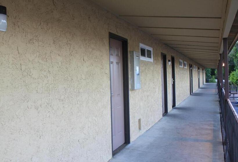 غرفة قياسية, Menifee Inn