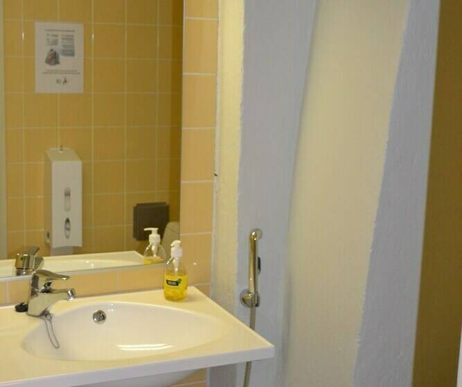 غرفة أساسية رباعية حمام مشترك, Kirjakkalan Ruukkikylä