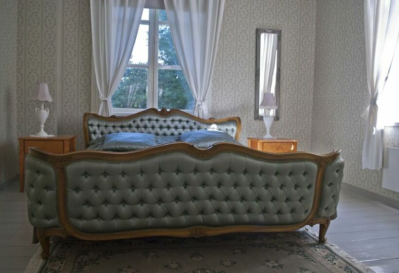 جناح كومفورت, Kirjakkalan Ruukkikylä