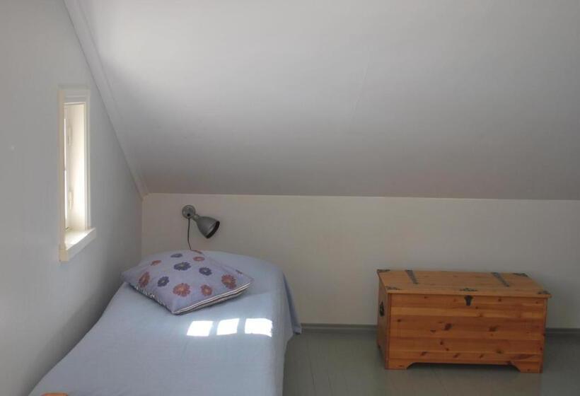 غرفة قياسية رباعية حمام مشترك, Kirjakkalan Ruukkikylä