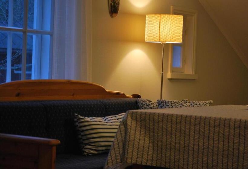 غرفة قياسية رباعية حمام مشترك, Kirjakkalan Ruukkikylä