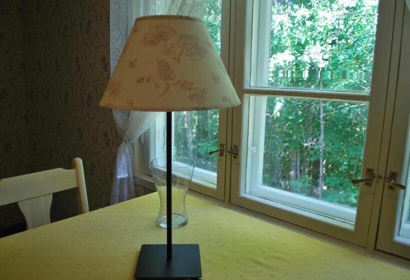 شقة غرفة واحدة مطلة على الحديقة, Kirjakkalan Ruukkikylä