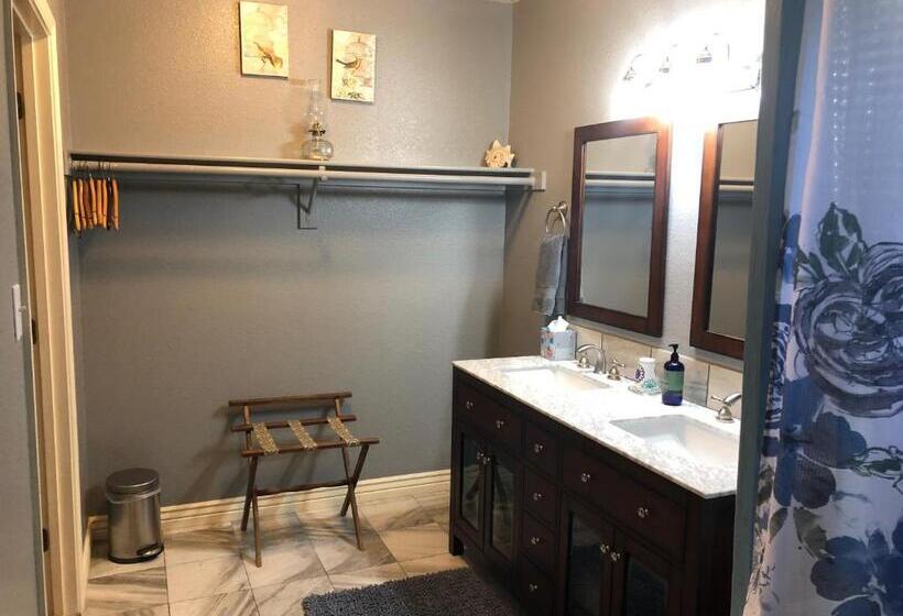 חדר סטנדרט עם מיטת קינג, Ramsey Canyon B&b