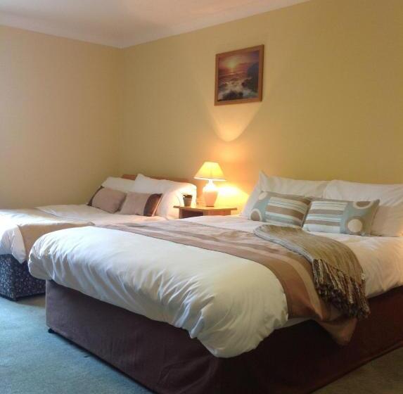 غرفة عائلية, Abbey