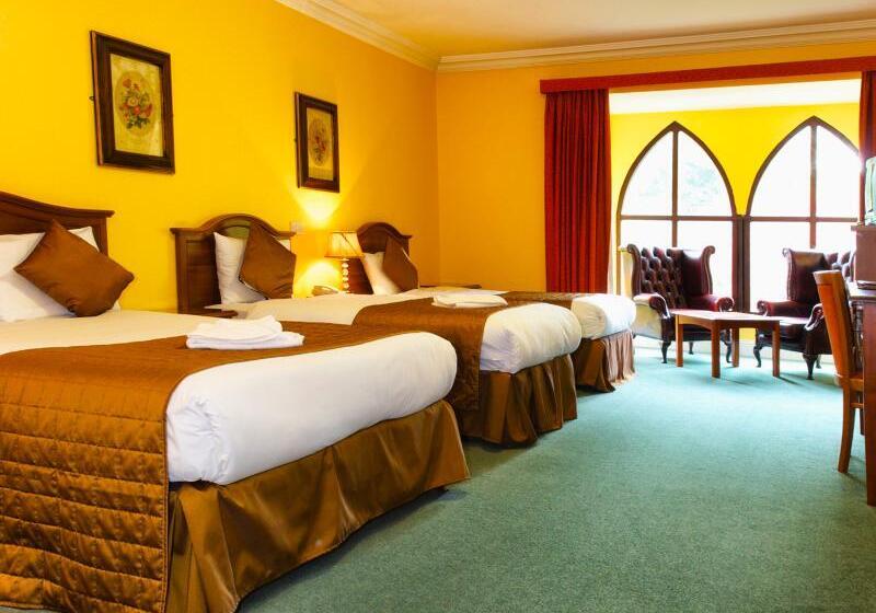 Семейный Номер, Abbey Court