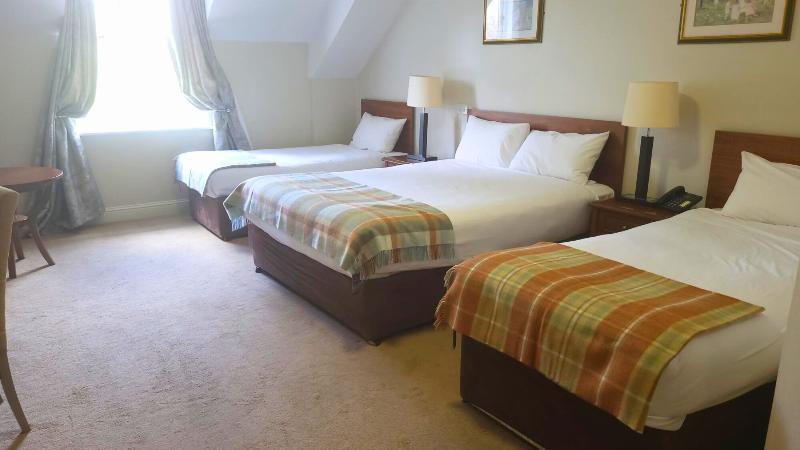 Семейный Номер, Abbey Court