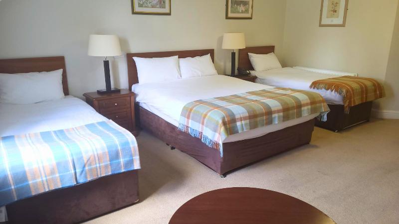 Семейный Номер, Abbey Court