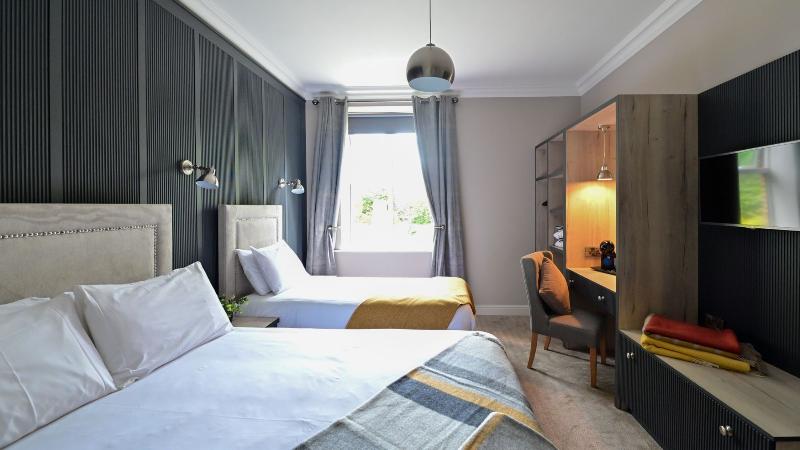 Номер Стандарт, Abbey Court