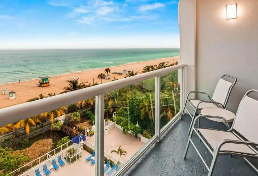 اتاق استاندارد با تخت بزرگ, Best Western Plus Atlantic Beach Resort