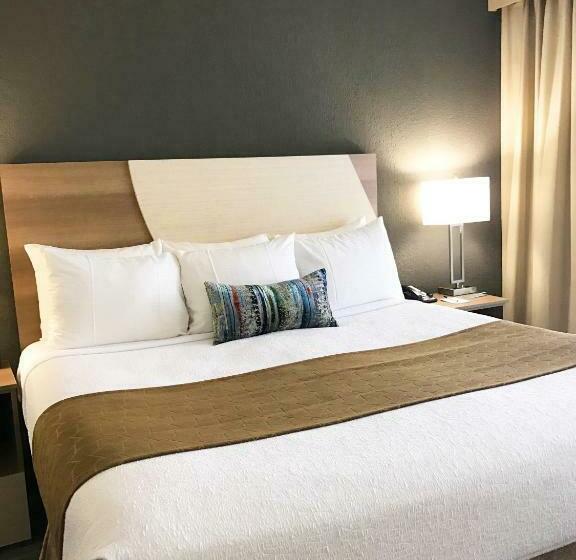 带双人大床的行政管理套房, Best Western Plus Atlantic Beach Resort