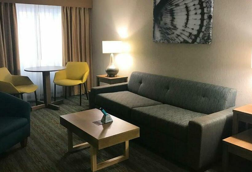 带双人大床的行政管理套房, Best Western Plus Atlantic Beach Resort