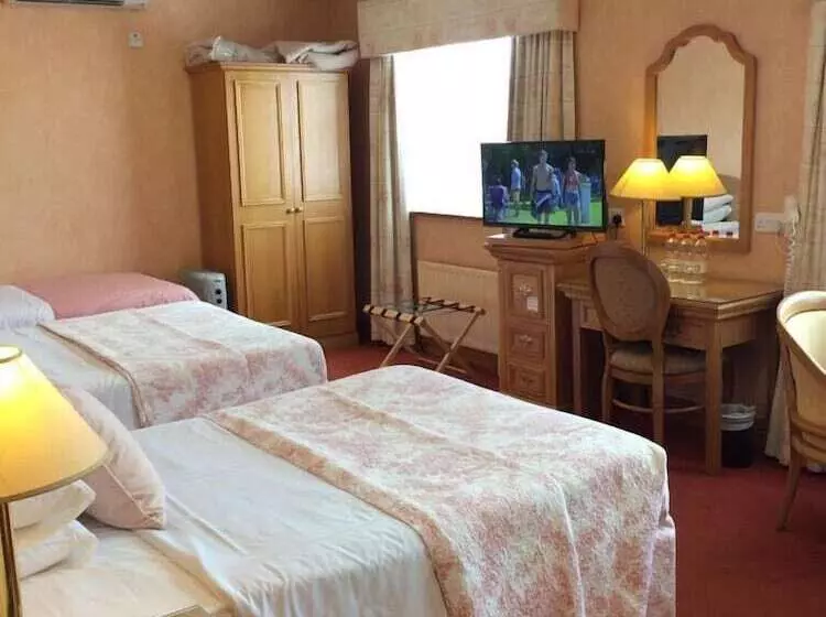 اتاق خانوادگی, Cashen Course House
