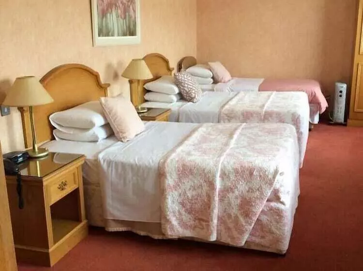 اتاق خانوادگی, Cashen Course House