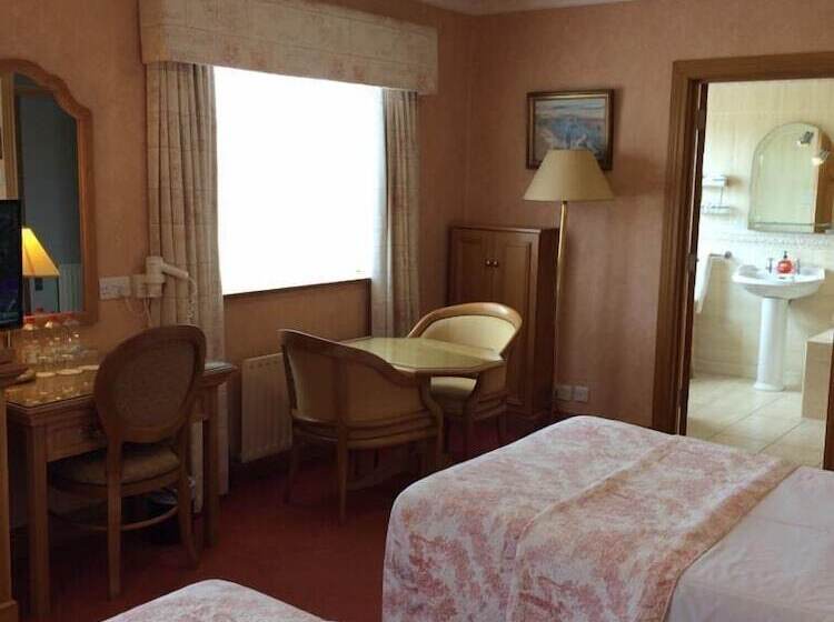 غرفة عائلية, Cashen Course House