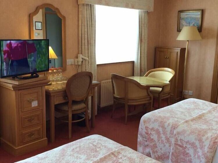 غرفة عائلية, Cashen Course House