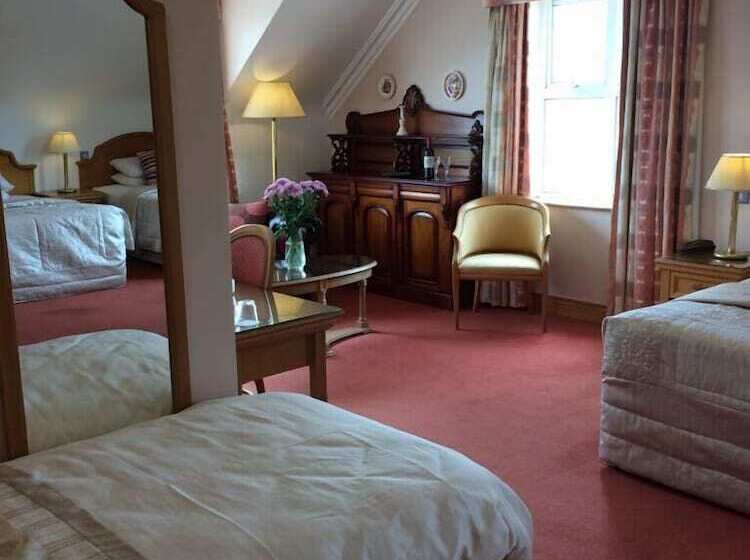 غرفة سوبيريور ثلاثية, Cashen Course House