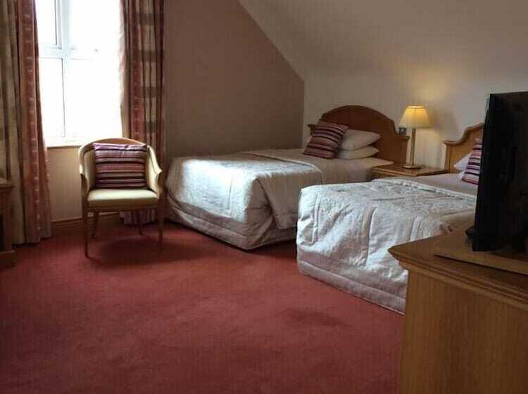 غرفة سوبيريور ثلاثية, Cashen Course House