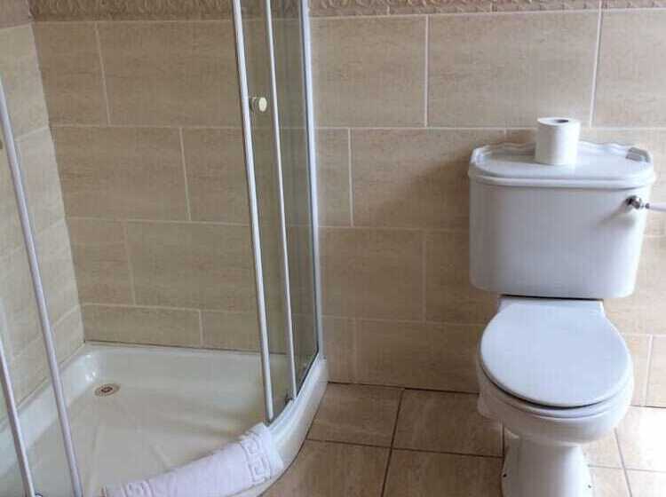 غرفة قياسية فردية, Cashen Course House